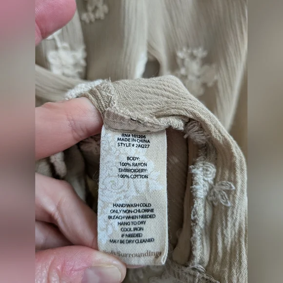 Soft Surroundings Beige White Embroidered Boho Blouse Womens Large - Picture 4 of 7